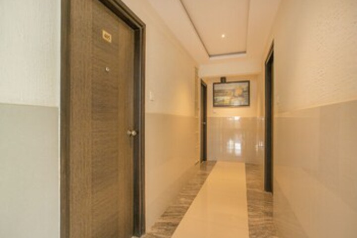 Ballroom/Hall 4 of 20