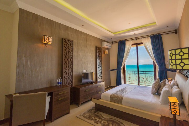 Room 12 of 115