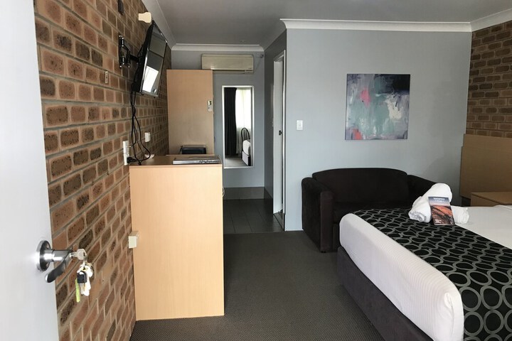 Room 35 of 152