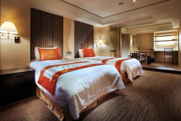 Room 10 of 90