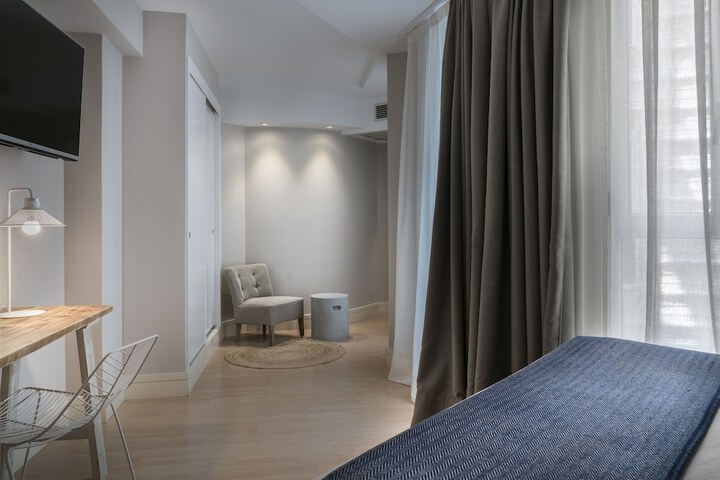 Room 6 of 40