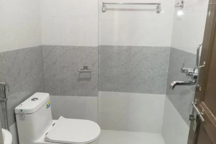 Room 8 of 25