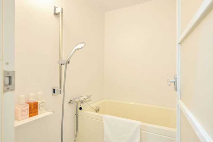 Room 11 of 27