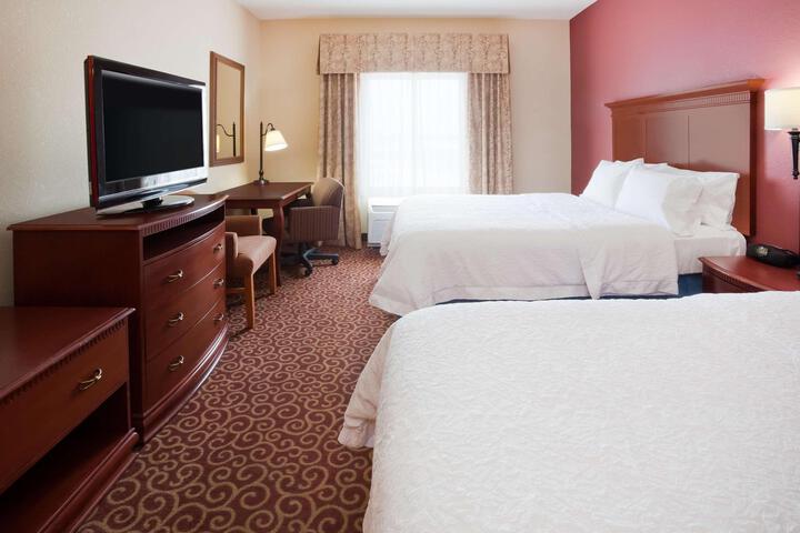 2 Queen Beds Hearing Accessible (7 of 12)
