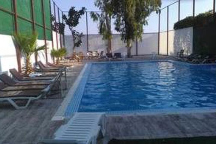 Pool 21 of 26