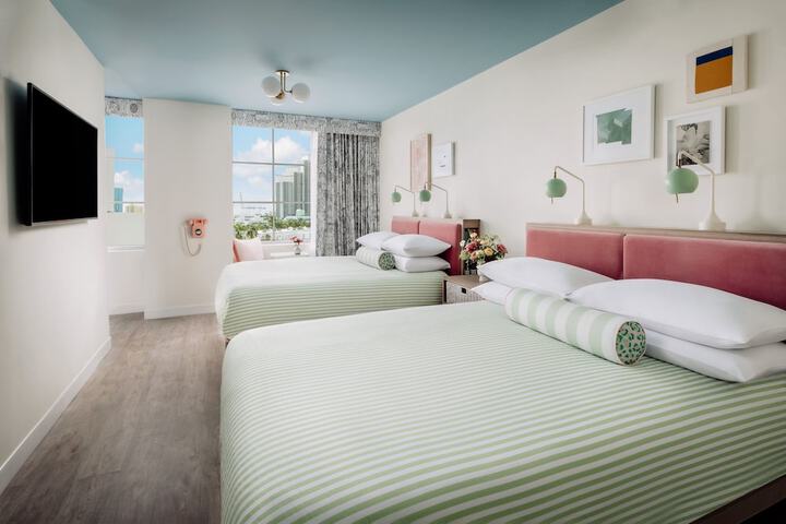 1 Queen Bed (6 of 21)