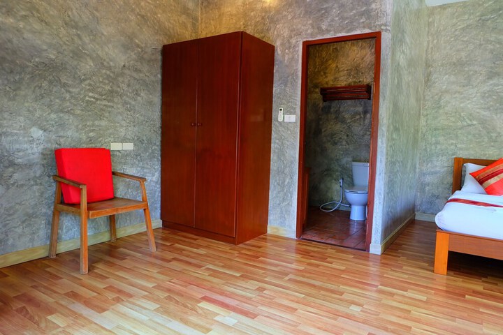 Room 15 of 35