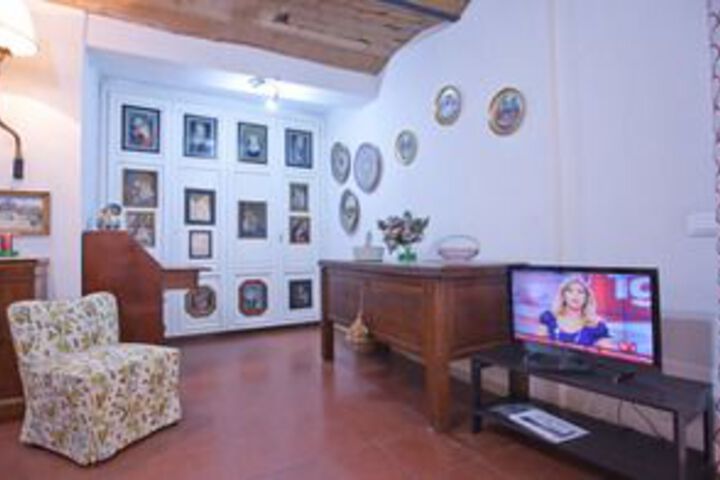 Room 13 of 16