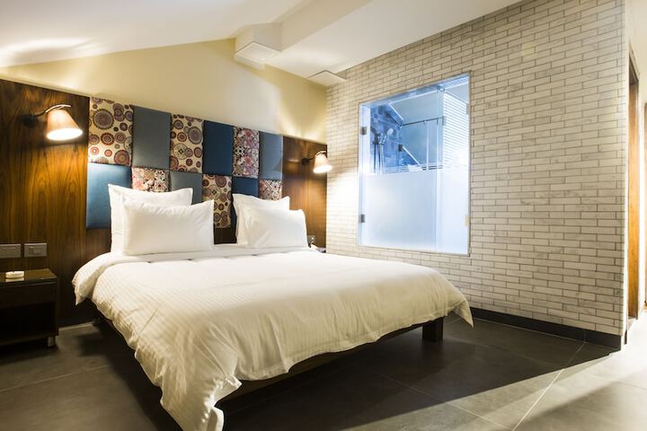 Room 5 of 33