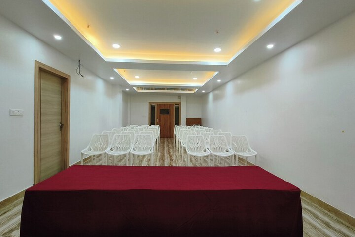 Ballroom/Hall 18 of 25