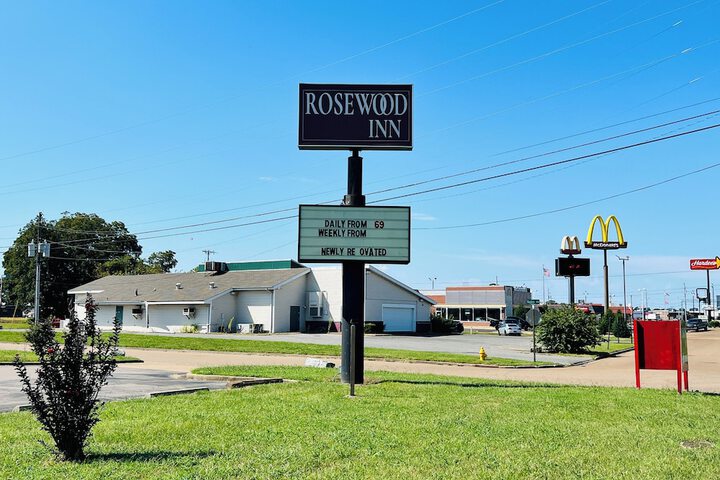 Exterior of Rosewood Inn by OYO Union City I-69