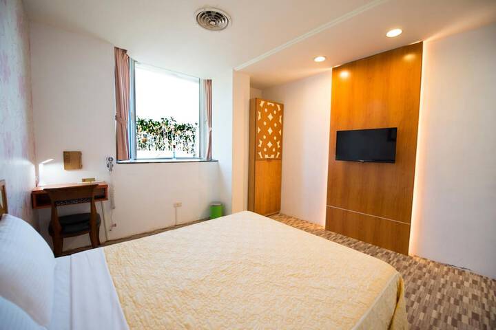 Room 16 of 51