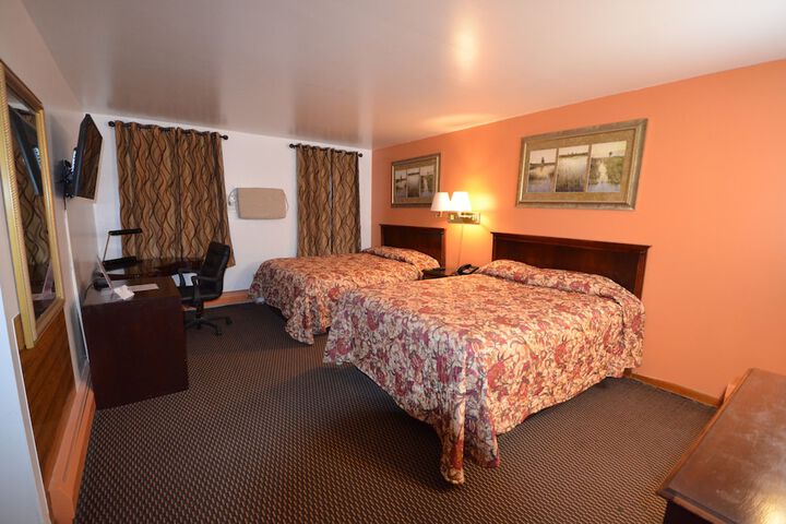 1 Queen Bed (3 of 30)