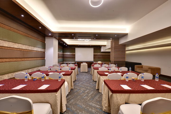 Business Center 65 of 70