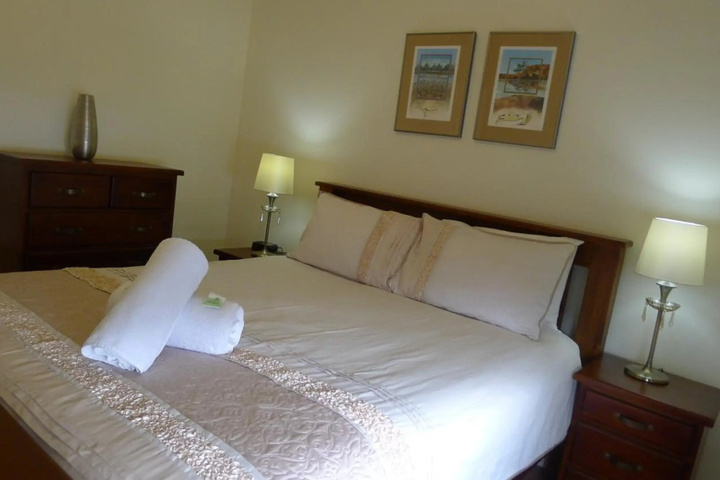 Room 5 of 11
