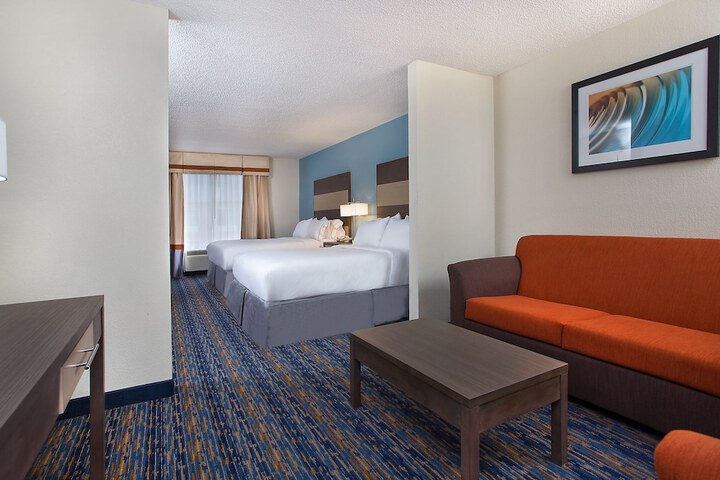 2 Queen Beds Suite (1 of 6)