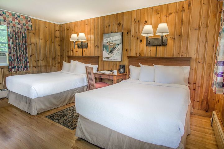 Deluxe Double Room 2 Double Beds (2 of 6)