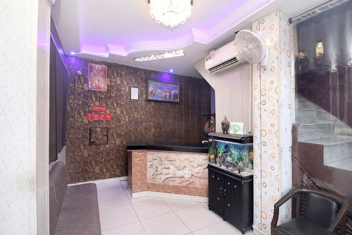 OYO 14876 Hotel Samrat