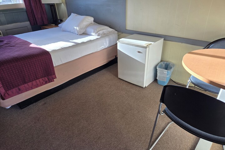 Room 11 of 37