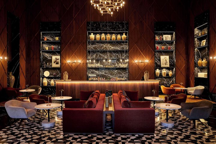 Lounge 110 of 132