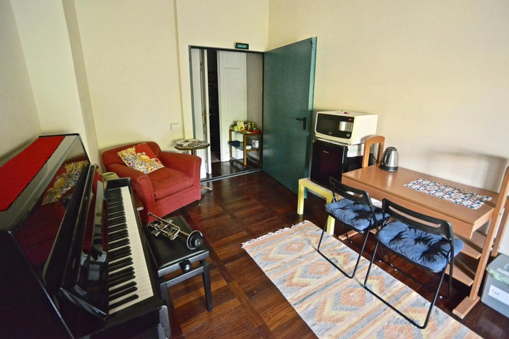 Room 5 of 14