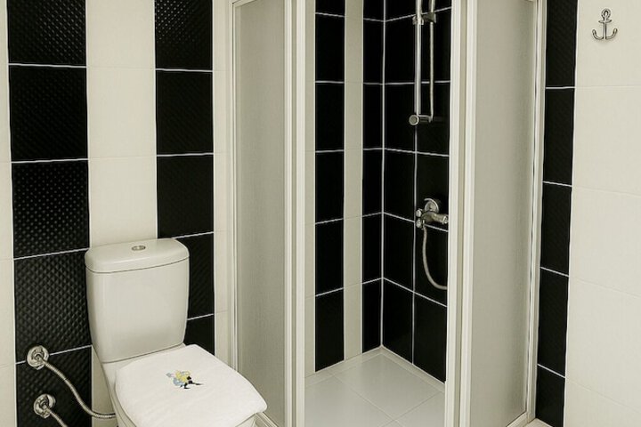 Room 33 of 61