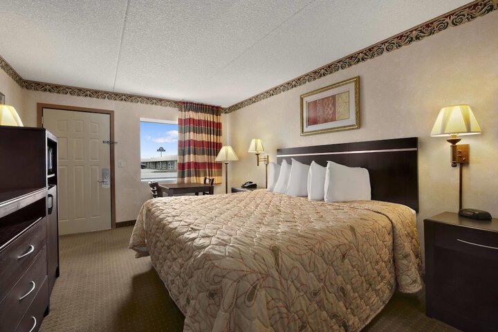 1 King Bed (15 of 15)