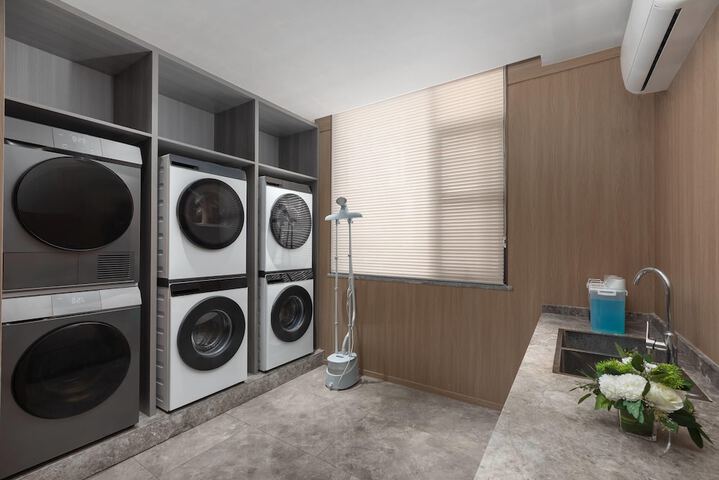 Room 12 of 16