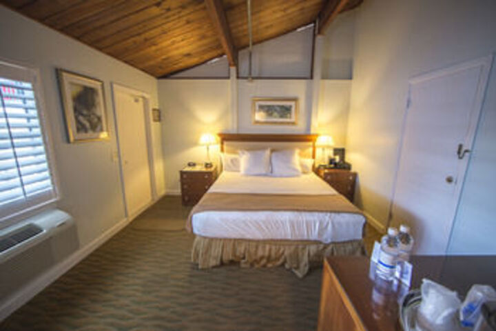 Room 32 of 82