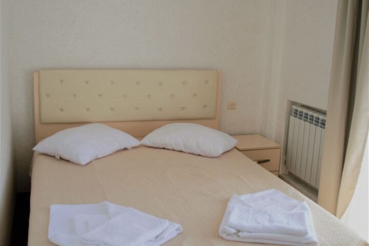 Room 7 of 66