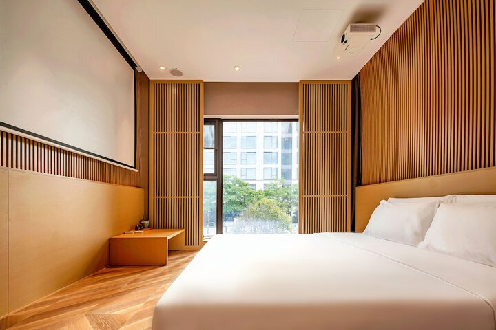 Room 64 of 86