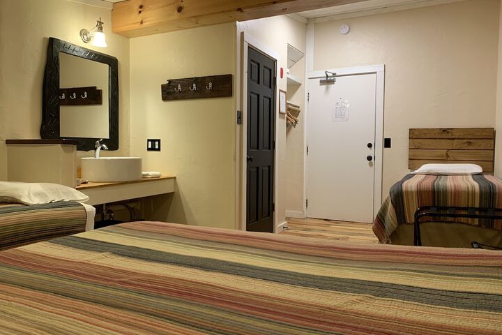 Room 27 of 77