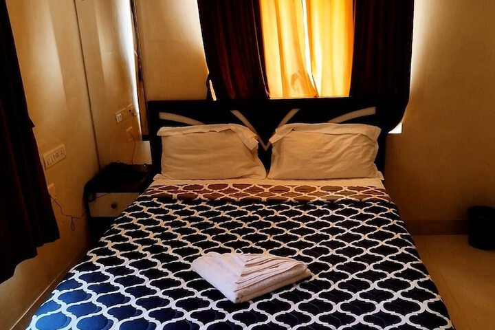 Room 4 of 16