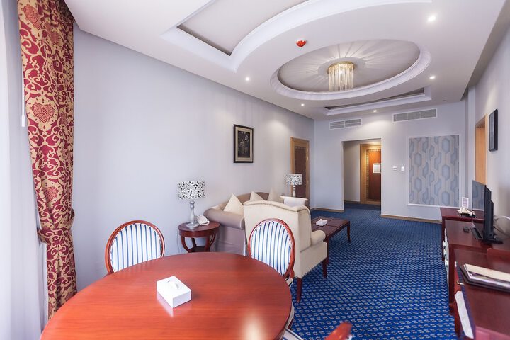 Room 33 of 65