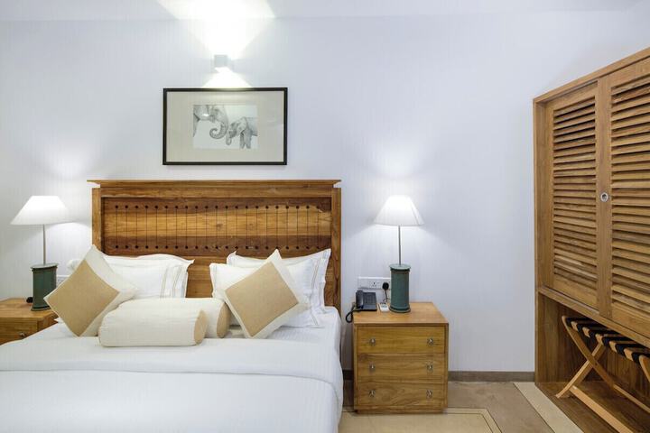 Room 6 of 38