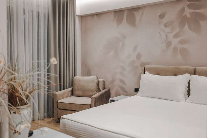 Room 35 of 76