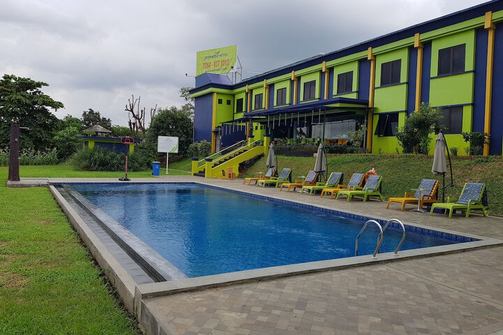 Hotel Pool