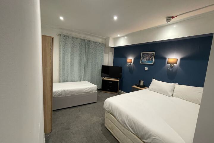Room 7 of 8
