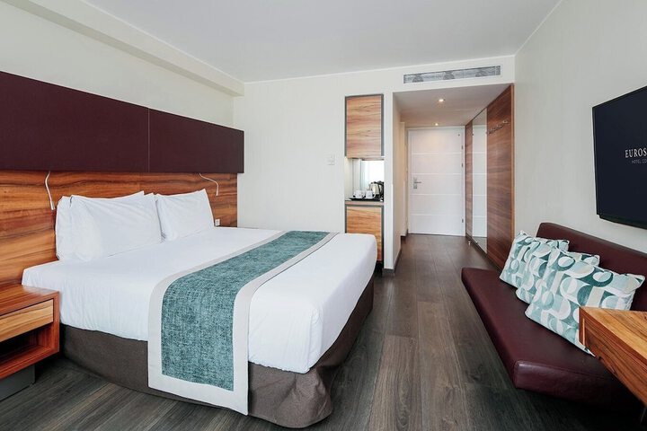 Room 15 of 50