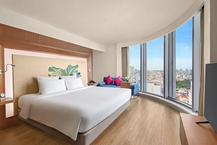 Room 2 of 66