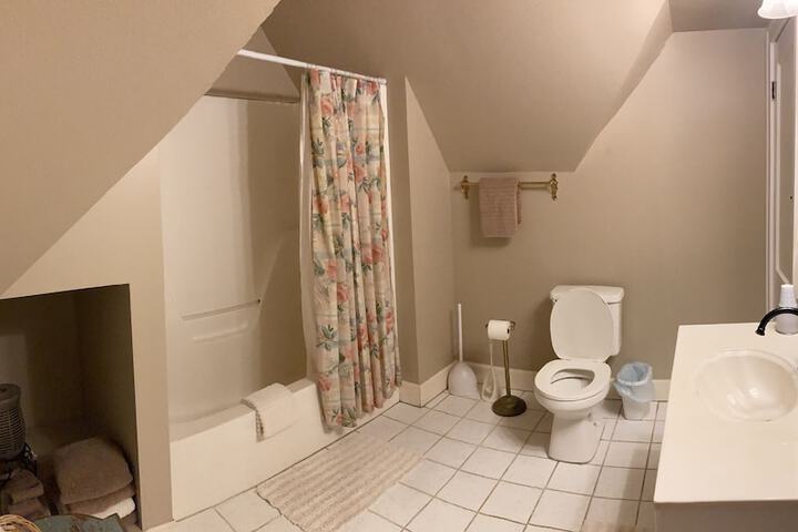 Room 27 of 37