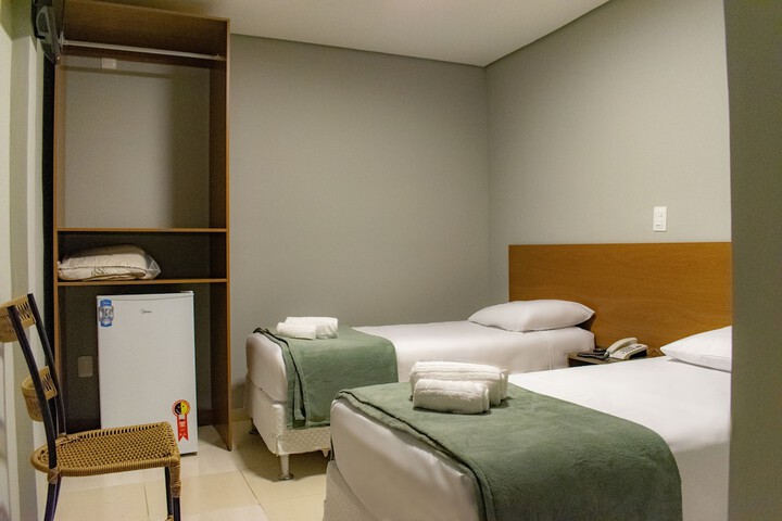 Room 10 of 37