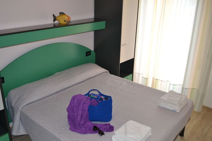 Room 14 of 37