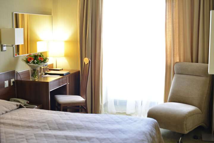 Room 12 of 77