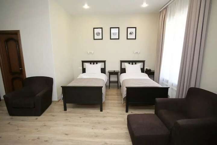 Room 16 of 44