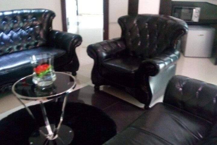 HAM SUITES