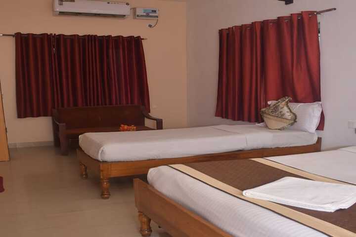 Room 4 of 7