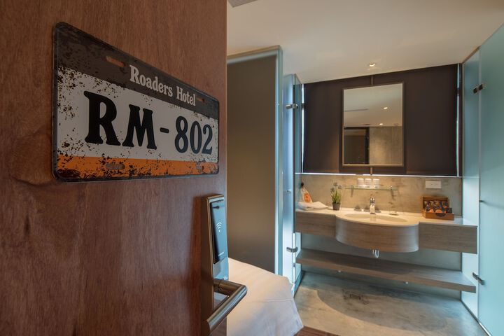 Room 47 of 76