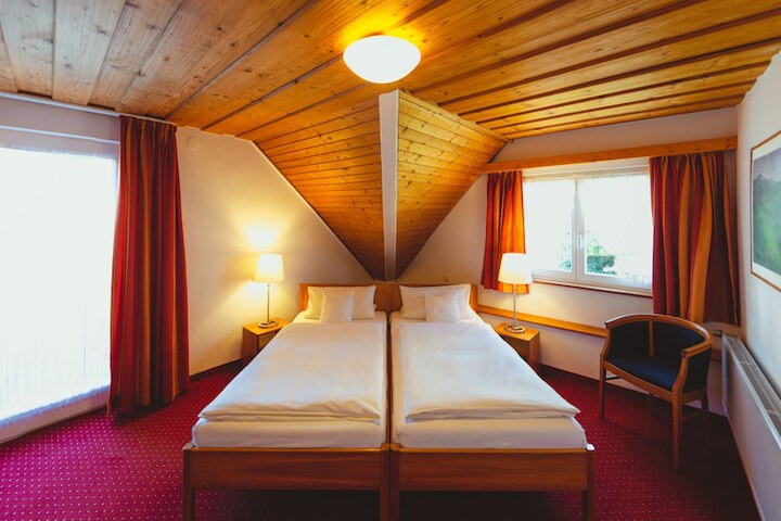 Room 4 of 34