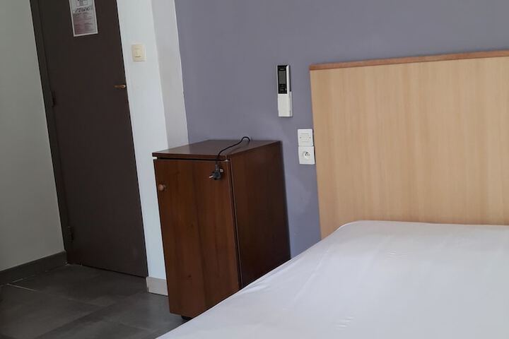 Room 5 of 32